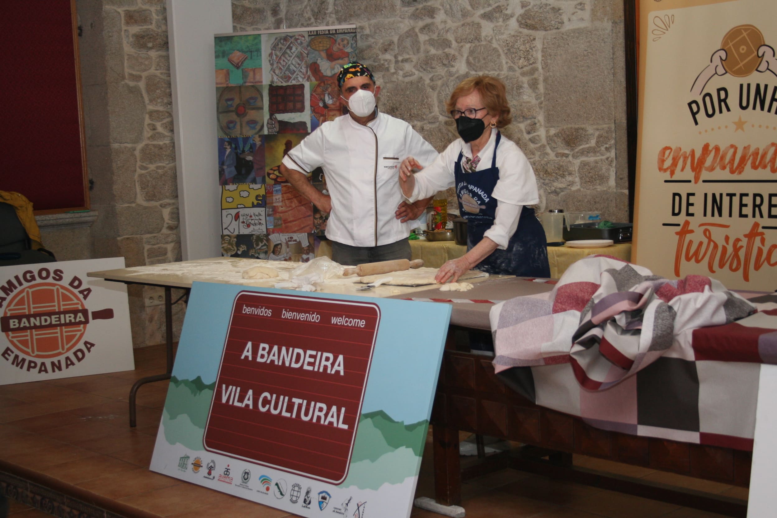 Lola Facendo unha empanada