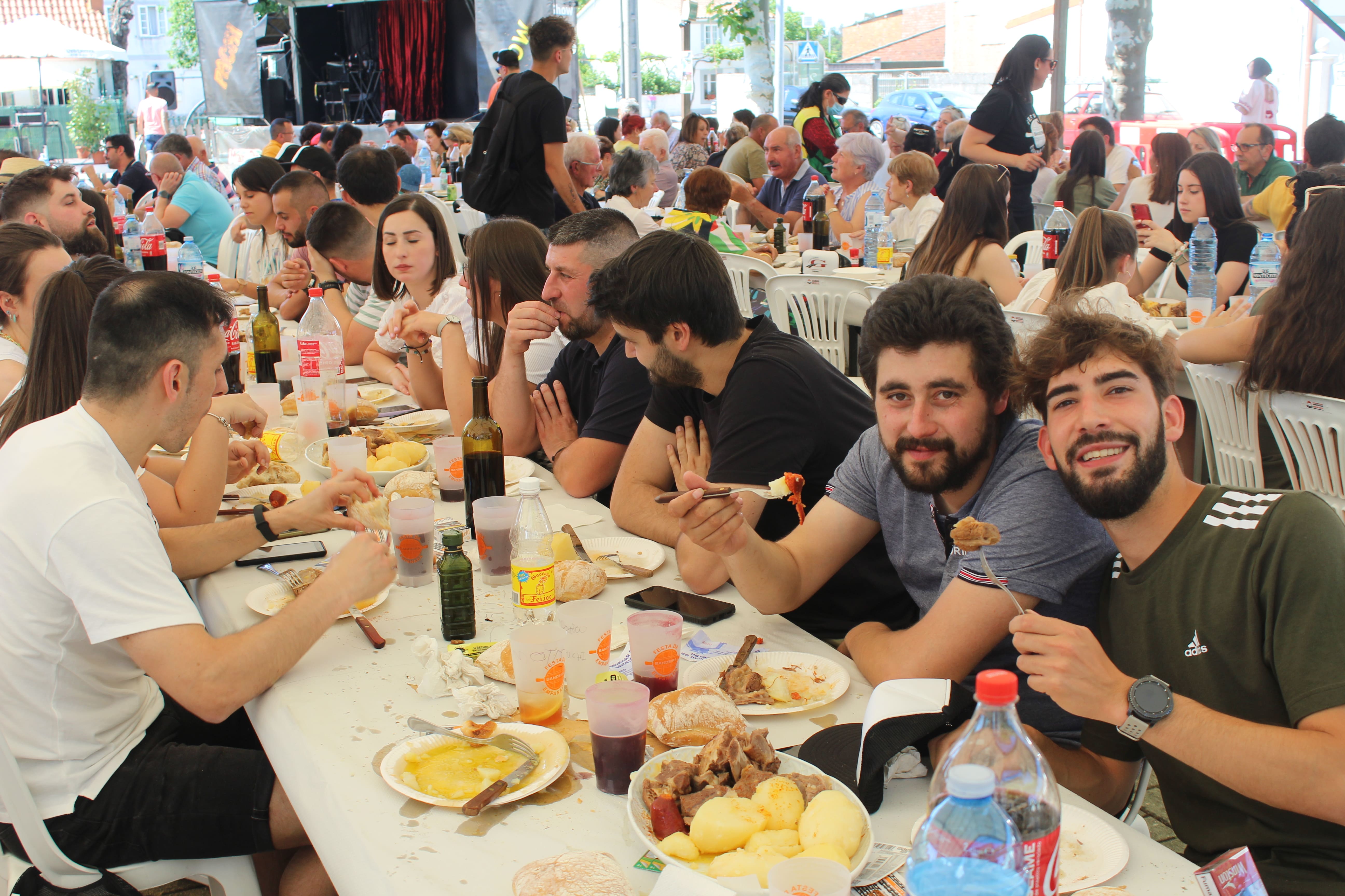 Comida da veciñanza no Recuncar 